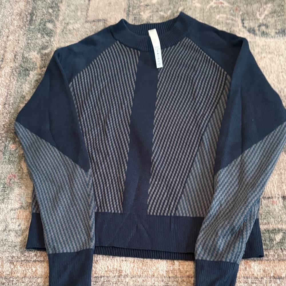 Lululemon Athletica Navy and Gray Knit Sweater